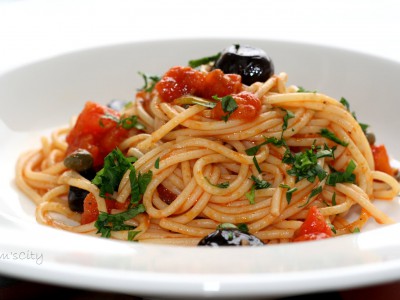 DOMATESLİ ZEYTİNLİ SPAGETTİ