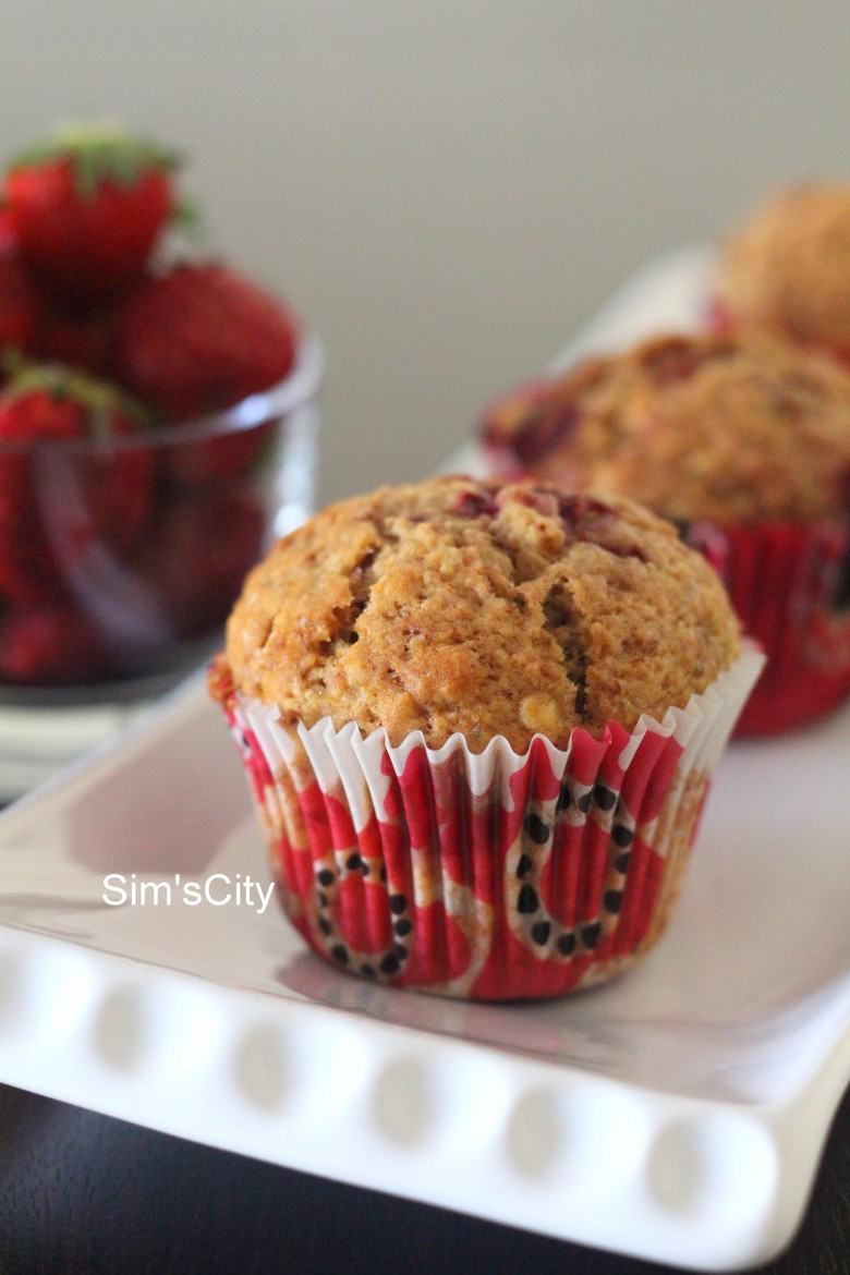 ÇİLEKLİ VE MUZLU MUFFIN